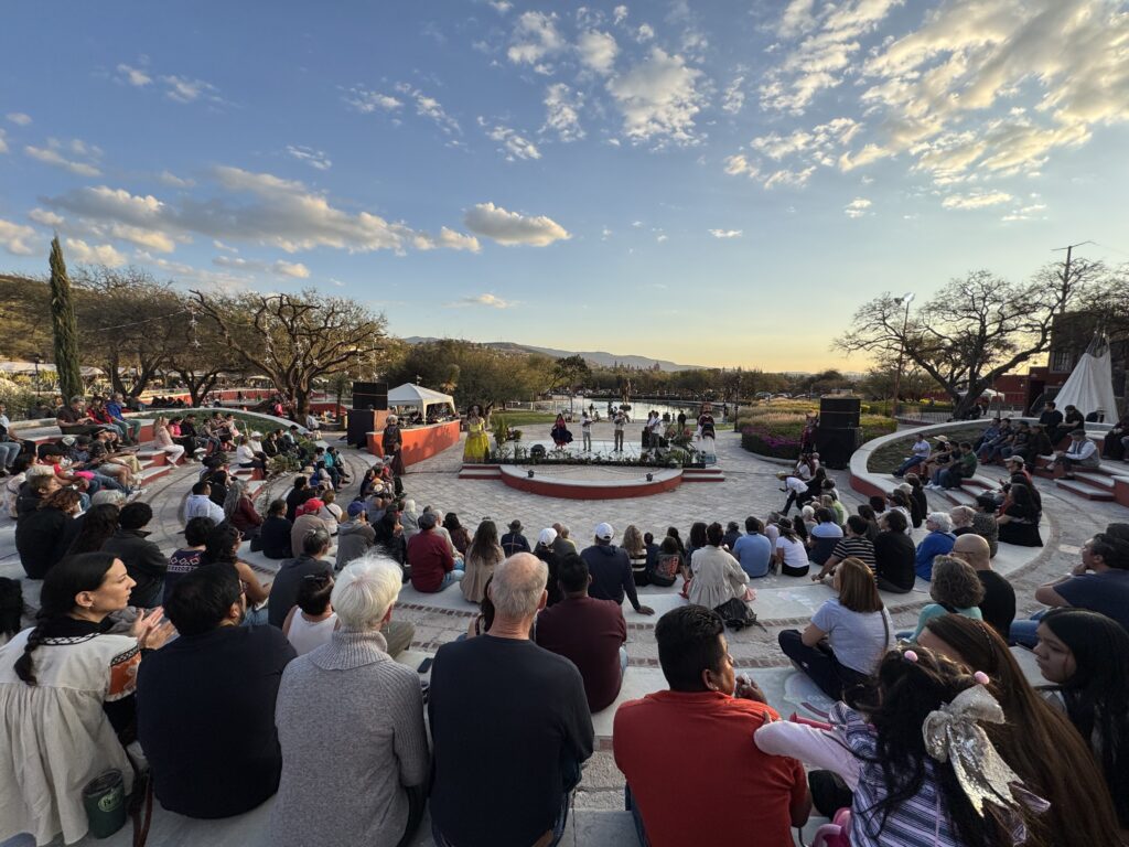"El parque Zeferino luce espectacular, hay mucho espacio para estacionarse y toda la familia ha podido participar en alguna actividad cultural. Nosotros somos sanmiguelenses de toda la vida y ahora sí sentimos que esta feria está hecha para nosotros"